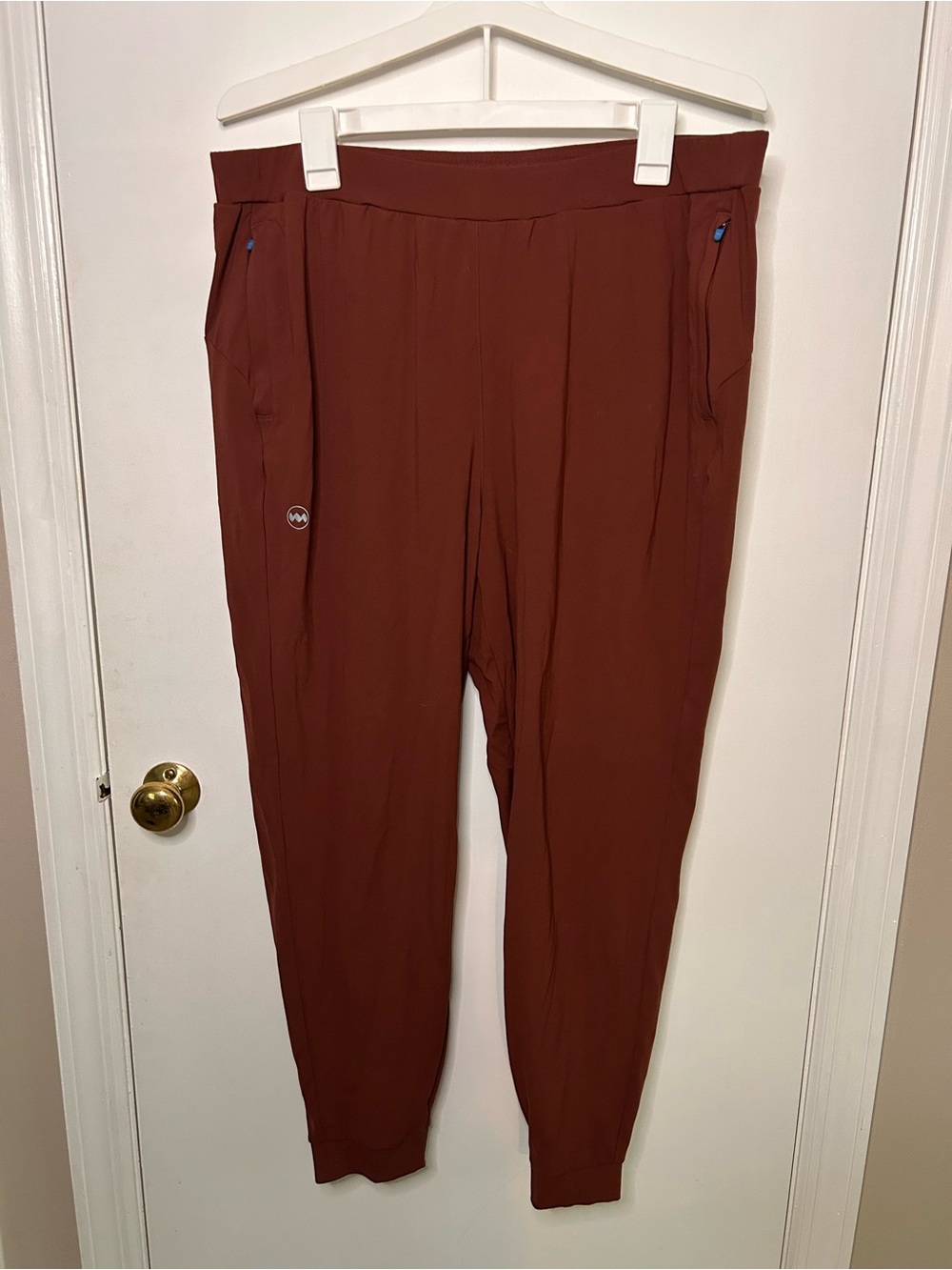 JANJI TRANSIT TECH PANTS IN TERRA COTTA BROWN SIZE XL